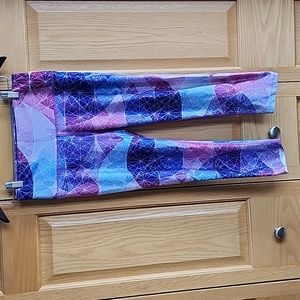 My Inner Fire size 6 geometric capri leggings